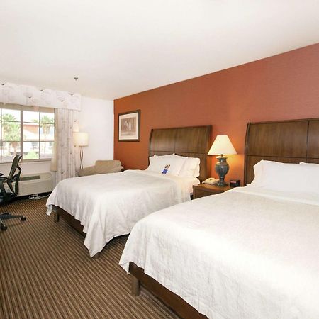 Hilton Garden Inn Palm Springs/רנצ'ו מיראז' מראה חיצוני תמונה